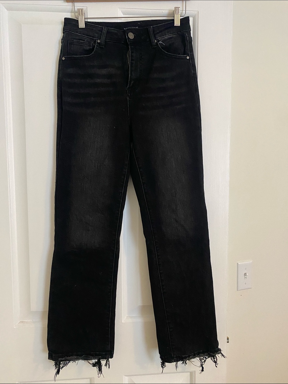 Risen Women's Black Straight-Leg Jeans with Frayed Hem